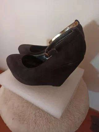 Scarpe con tacco e cinturino nere