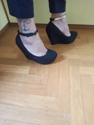 Scarpe con tacco e cinturino nere