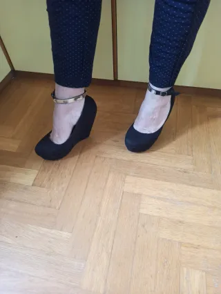 Scarpe con tacco e cinturino nere