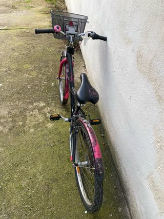 Bicicleta Decathlon Negra y Rosa