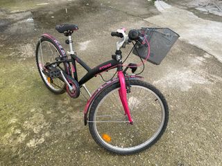 Bicicleta Decathlon Negra y Rosa