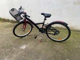 Bicicleta Decathlon Negra y Rosa