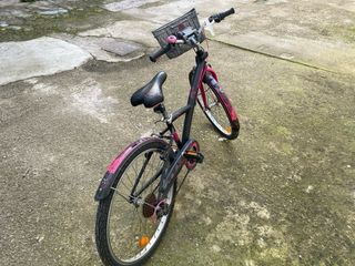 Bicicleta Decathlon Negra y Rosa