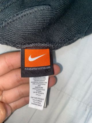 Gorro Nike Negro y Gris