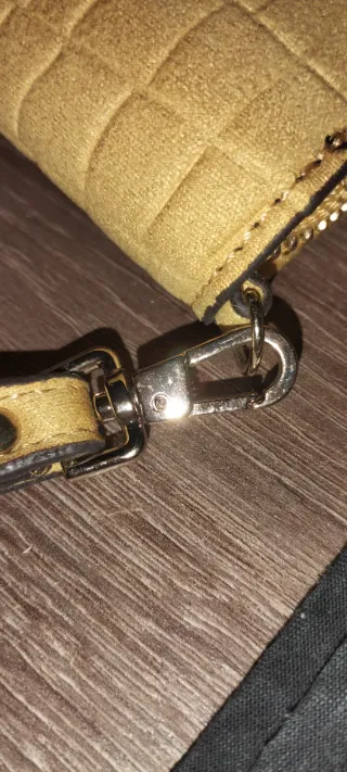 Monedero grande mostaza con asa