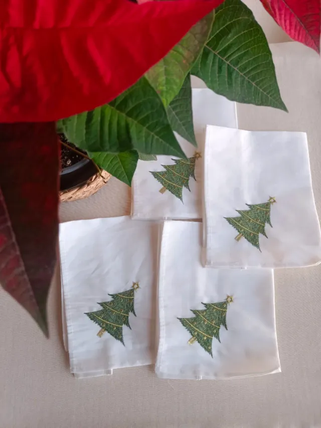 Servilletas bordadas con árbol de Navidad