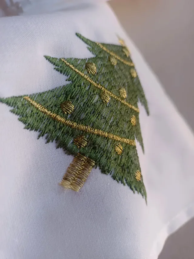 Servilletas bordadas con árbol de Navidad