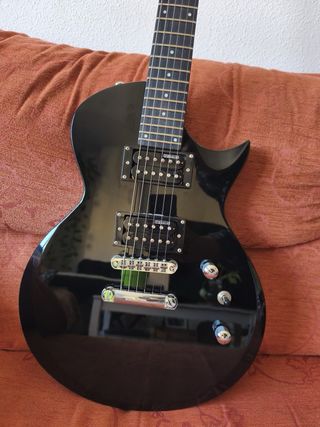 Guitarra Eléctrica LTD EC-10 BLK + GigBag
