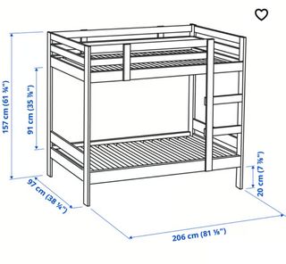 Litera de pino con colchón.