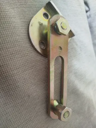 Articulación para maneta corredera