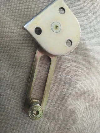 Articulación para maneta corredera