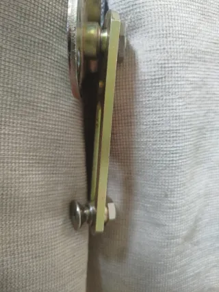 Articulación para maneta corredera