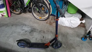 Monopatín TUWANA azul y naranja