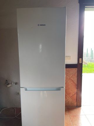Frigorífico Combi Bosch KGN33NW3A