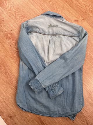 Camisa vaquera Desigual con encaje
