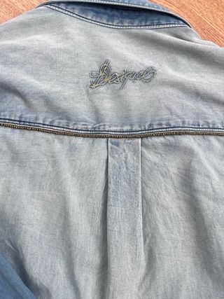 Camisa vaquera Desigual con encaje