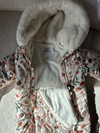 Abrigo infantil estampado bosque