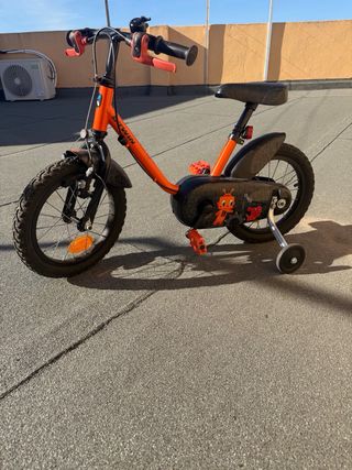 Bicicleta infantil naranja y negra revisión hecha