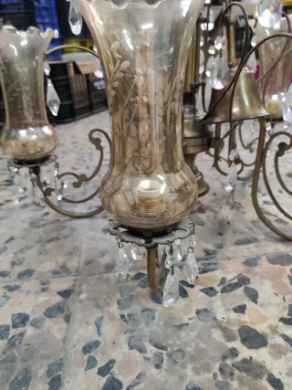 Lámpara de araña con tulipas de cristal