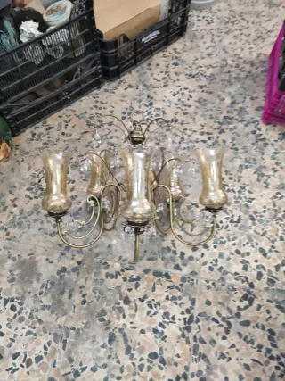 Lámpara de araña con tulipas de cristal