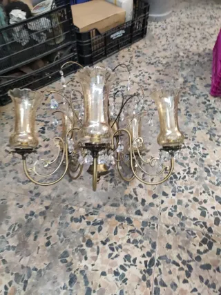 Lámpara de araña con tulipas de cristal