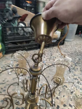 Lámpara de araña con tulipas de cristal