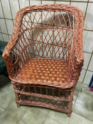 Silla de mimbre tejida