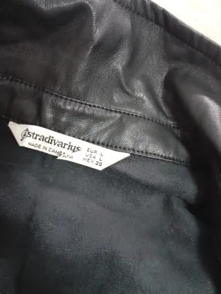 Chaqueta efecto piel negra