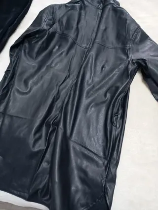 Chaqueta efecto piel negra