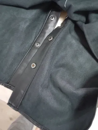 Chaqueta efecto piel negra