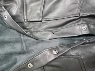 Chaqueta efecto piel negra