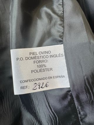 Chaqueta corta de piel DEUBO negra