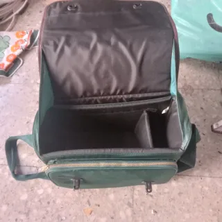 Bolso de hombro verde y marrón