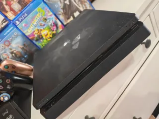 PS4 Slim Negra + 2 Mandos y 6 Juegos