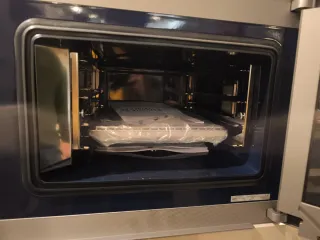 Cocina modular beige y plateada