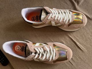 Zapatillas Munich Mujer Doradas y Rosas