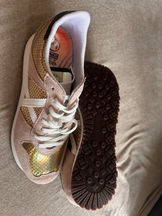 Zapatillas Munich Mujer Doradas y Rosas