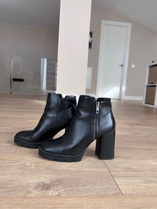 Botines negros Stradivarius