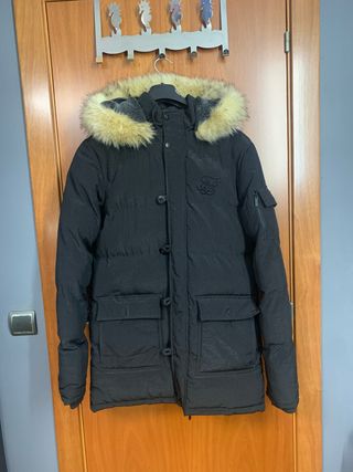 Parka SikSilk Negra con Capucha y Pelo