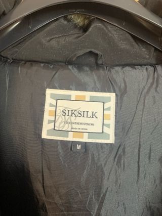 Parka SikSilk Negra con Capucha y Pelo