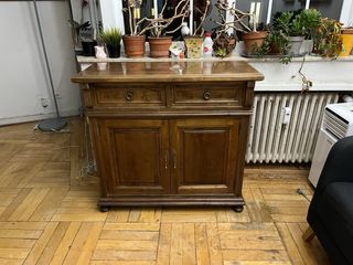 Aparador de madera antiguo