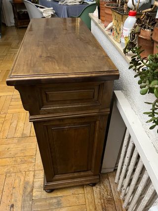 Aparador de madera antiguo