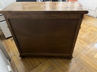 Aparador de madera antiguo