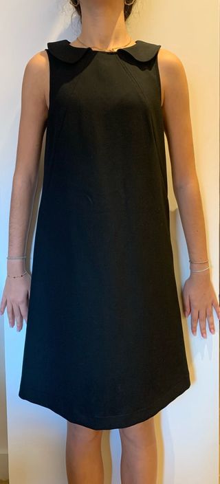 Vestido negro con cuello Peter Pan