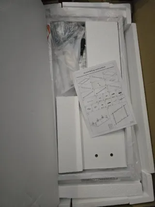 Mesa de comedor de madera y metal