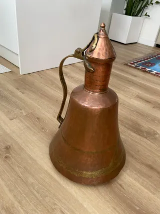 Cántaro de cobre antiguo