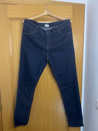 Pantalón vaquero oscuro skinny