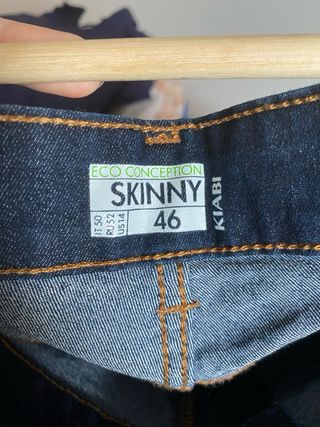 Pantalón vaquero oscuro skinny