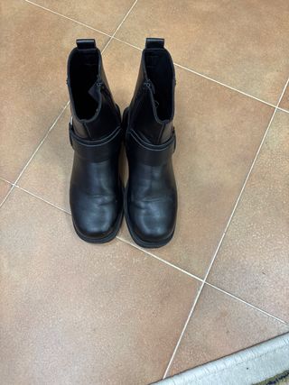 Botines niña Zara talla 33.