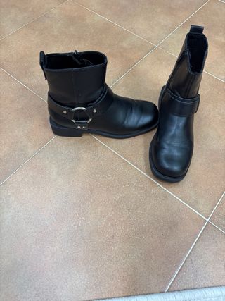 Botines niña Zara talla 33.